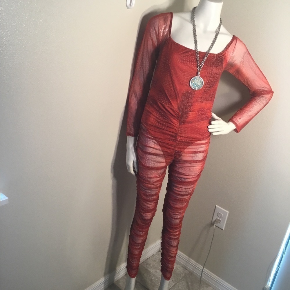 Pretty LITTLE THING NWT SNEAK SKIN JUMPSUIT SIZE‎ 10